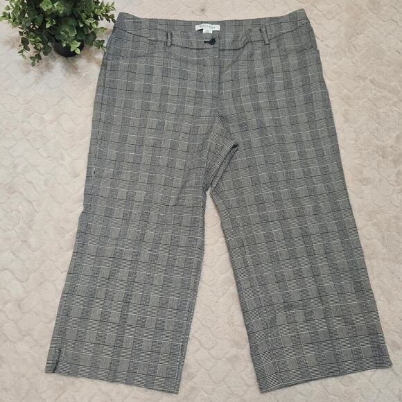 White House Black Market Pants - White House BLack Market Black and Gray Mini-Houndstooth Capri Pants, Size